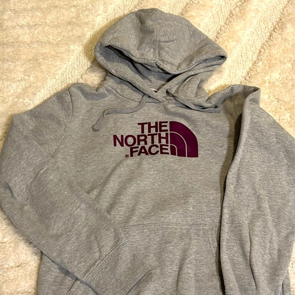 NWOT the Northface half dome pullover hoodie women’s medium - Picture 1 of 2